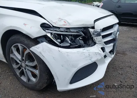 2016 Mercedes-Benz C 300 4Matic/Luxury 4Matic/Sport 4Matic z USA, uszkodzony, nr VIN 55SWF4KB4GU108596